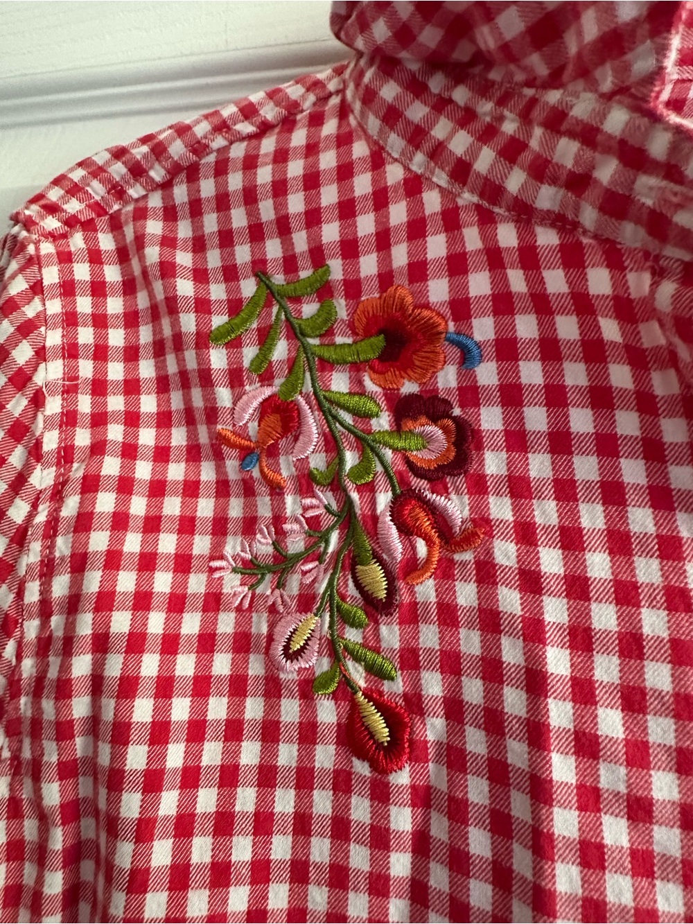 Size M Princess Cruises Women’s Red Gingham Floral Embroidered Button-Up Shirt - Picture 5 of 8